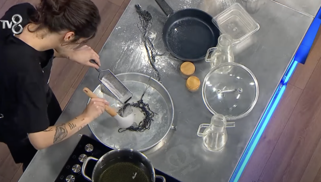 Screenshot-2024-10-27-at-22.58.23-1-e1730059144895 Masterchef 27 Ekim 2024 Eleme Gecesi - Kim Elendi?